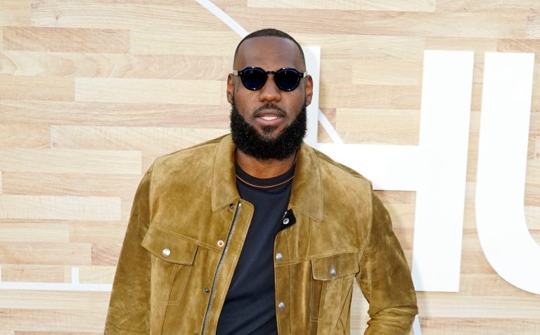 WATCH: LeBron James criticizes media over Jerry Jones photo story coverage