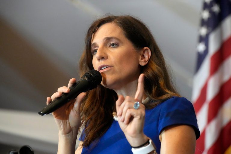 White House capitalizes on Republican divisions on abortion