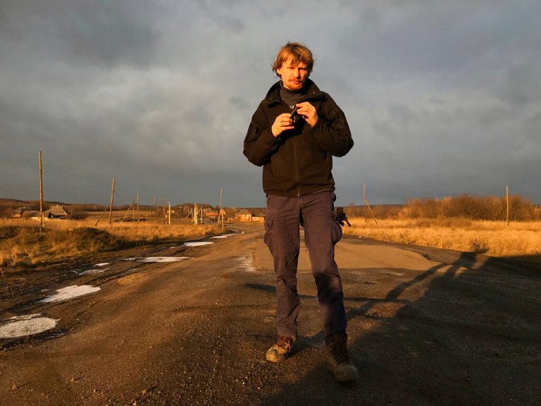 Reporters Without Borders says it believes that Ukrainian photojournalist Maks Levin and a soldier who was accompanying him were 