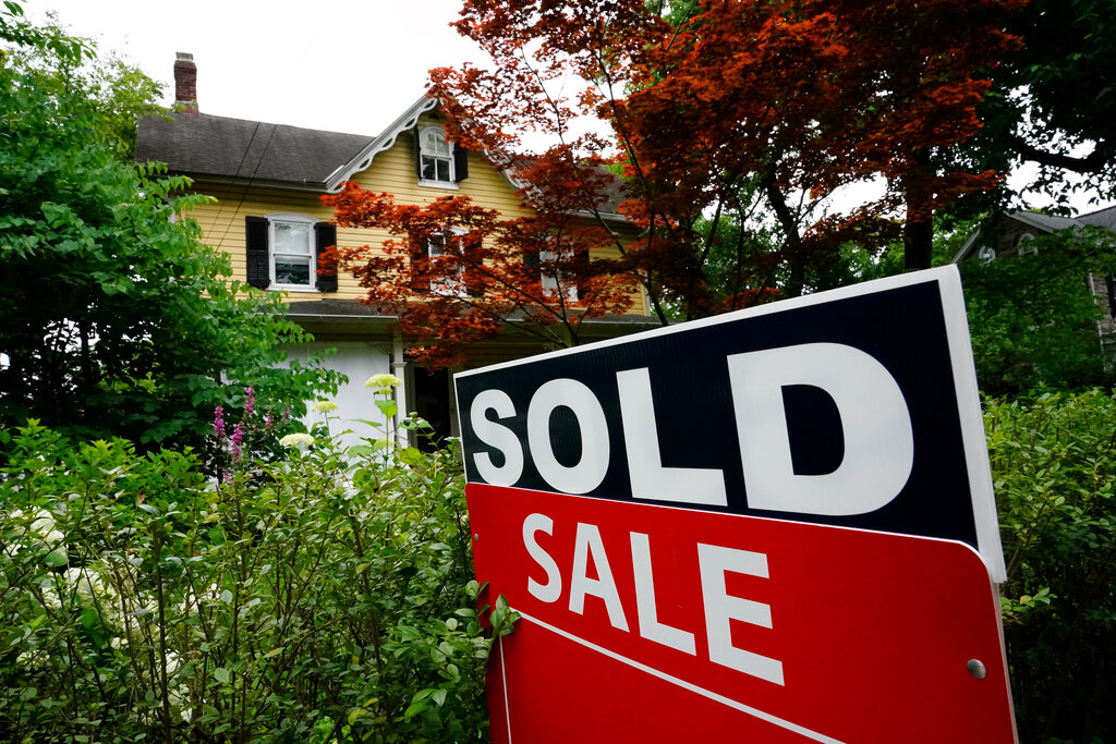 Existing home sales fall for fifth straight month as recession fears rise