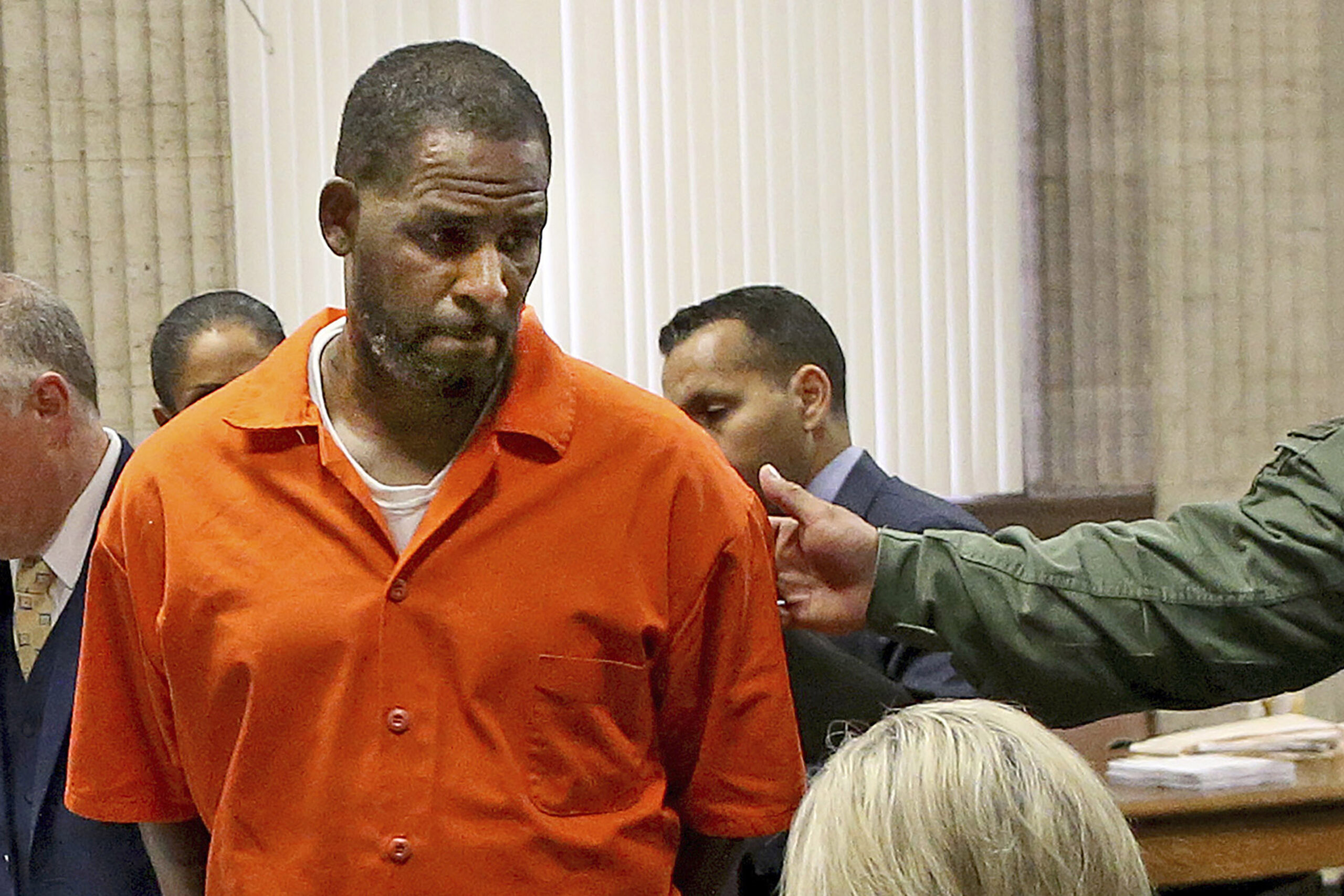 R Kelly removed from suicide watch, proceeds with lawsuit