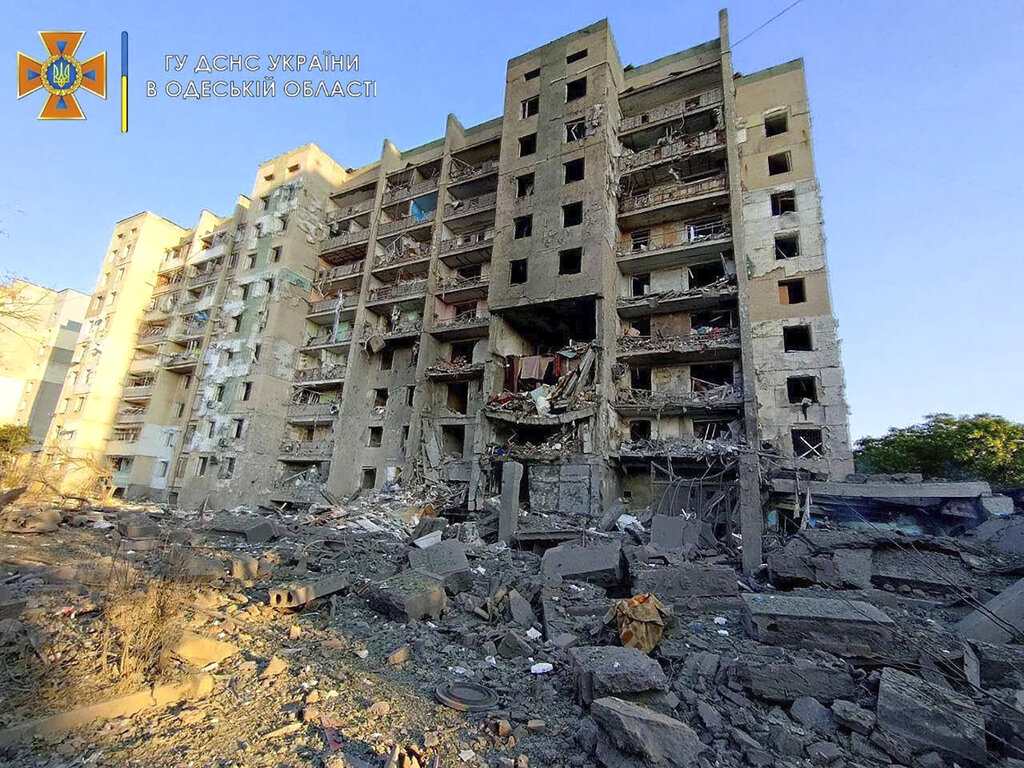 At least 18 dead after Russian missiles strike civilian targets in Ukraine
