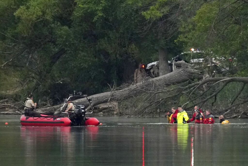 Minnesota lake deaths: Three children and woman recovered from Vadnais Lake