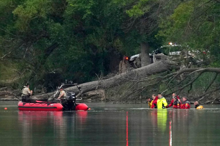 Minnesota lake deaths: Three children and woman recovered from Vadnais Lake