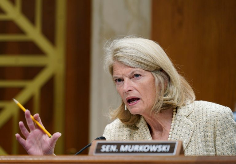 Lisa Murkowski must want Pelosi in power