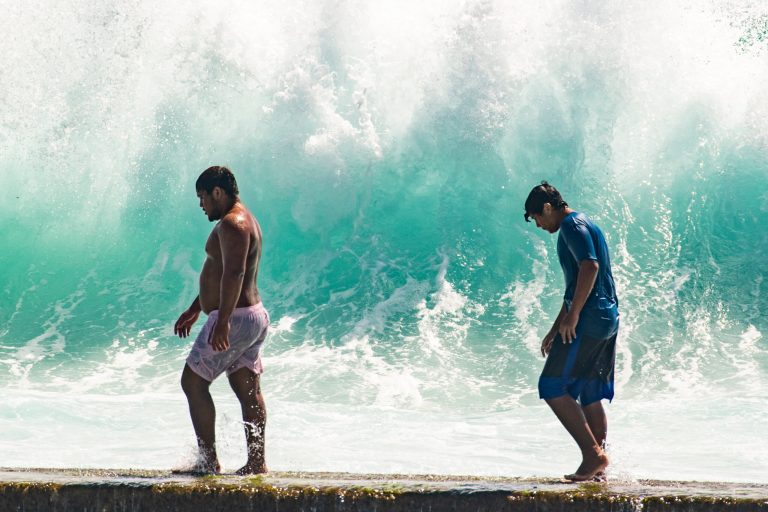 Massive waves make for Hawaiian wedding crasher