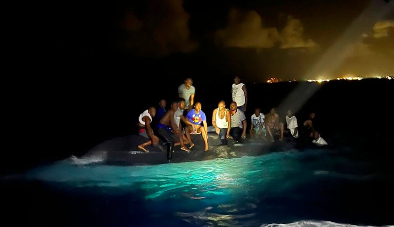 At least 17 Haitian migrants killed when boat capsizes en route to Miami