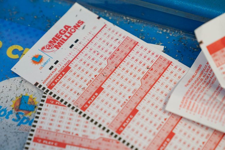Mega Millions reward increases to $640 million after no winner declared Tuesday