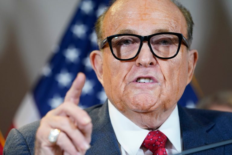 Fulton prosecutors flash Giuliani photo to counter grand jury request