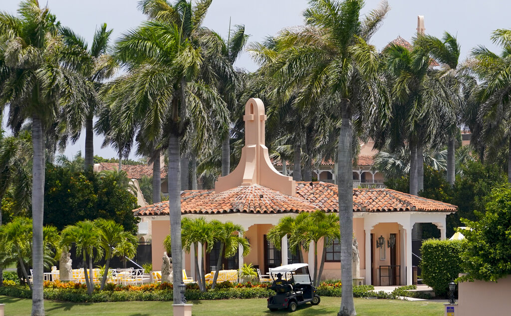 Far-right media outlet slammed for publishing names of FBI agents in Trump raid