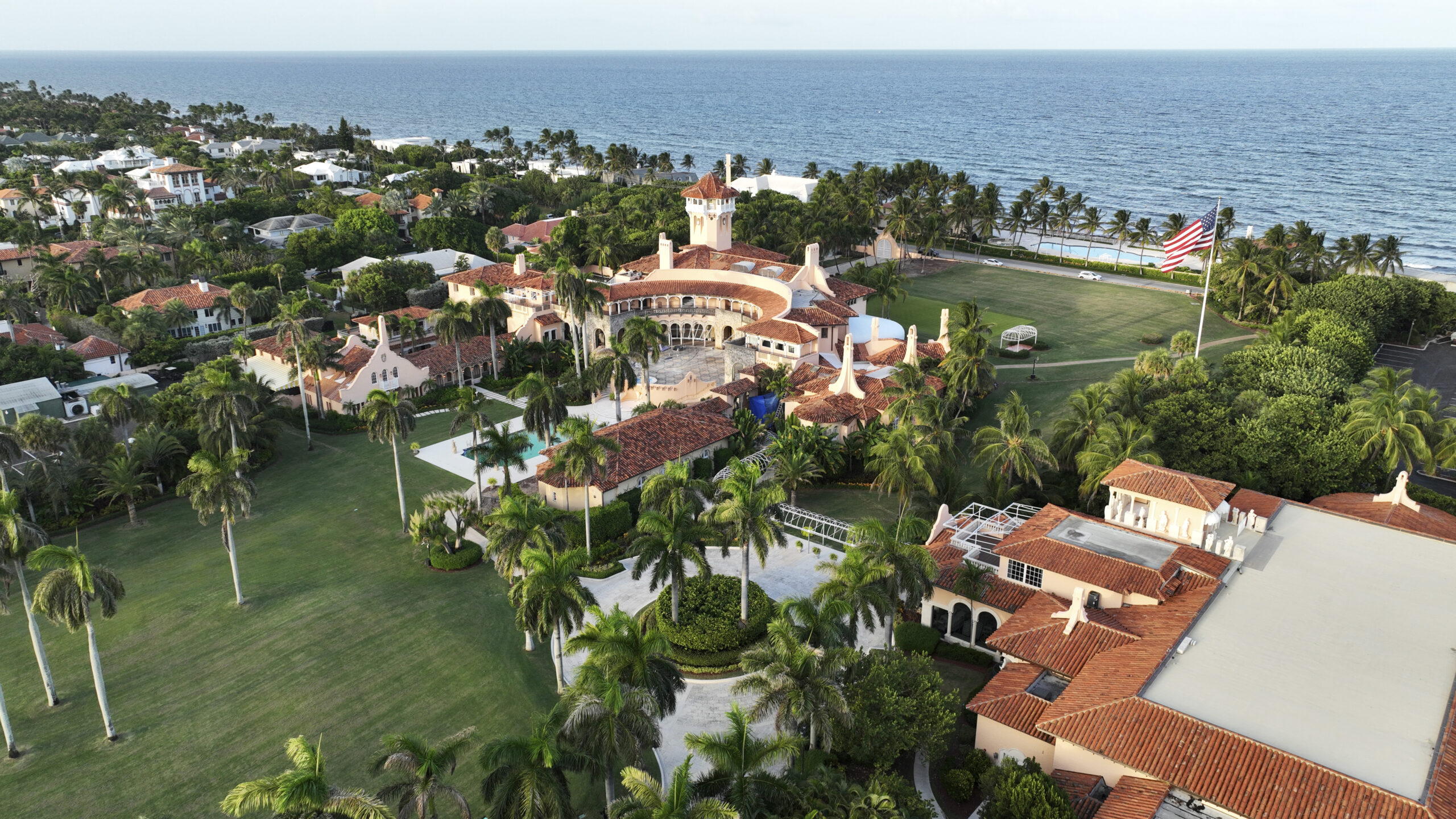 Federal authorities confiscated documents from Mar-a-Lago in June: Report
