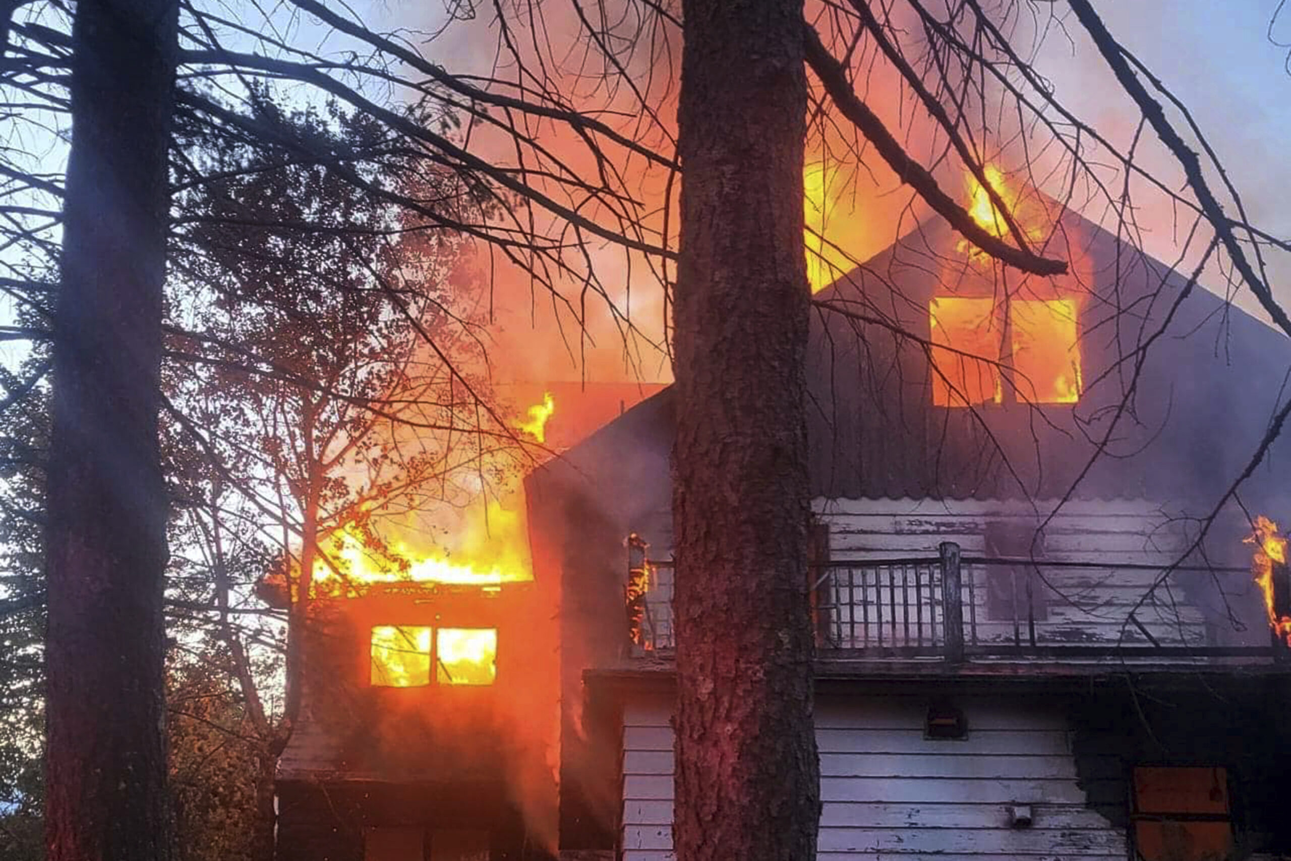 SEE IT: Hotel at Catskills resort that inspired Dirty Dancing destroyed in fire