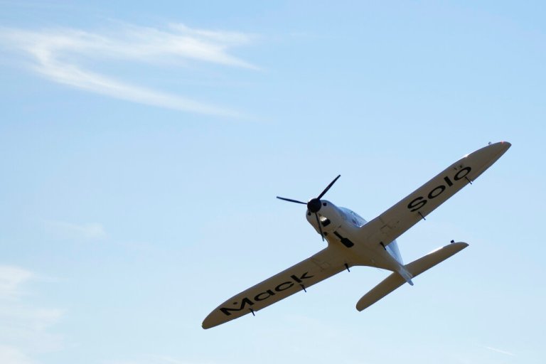 Small plane crashes in Alabama county, leaving two pilots injured