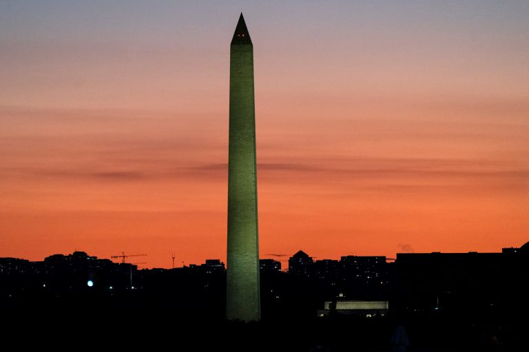Suspect arrested after allegedly vandalizing Washington Monument
