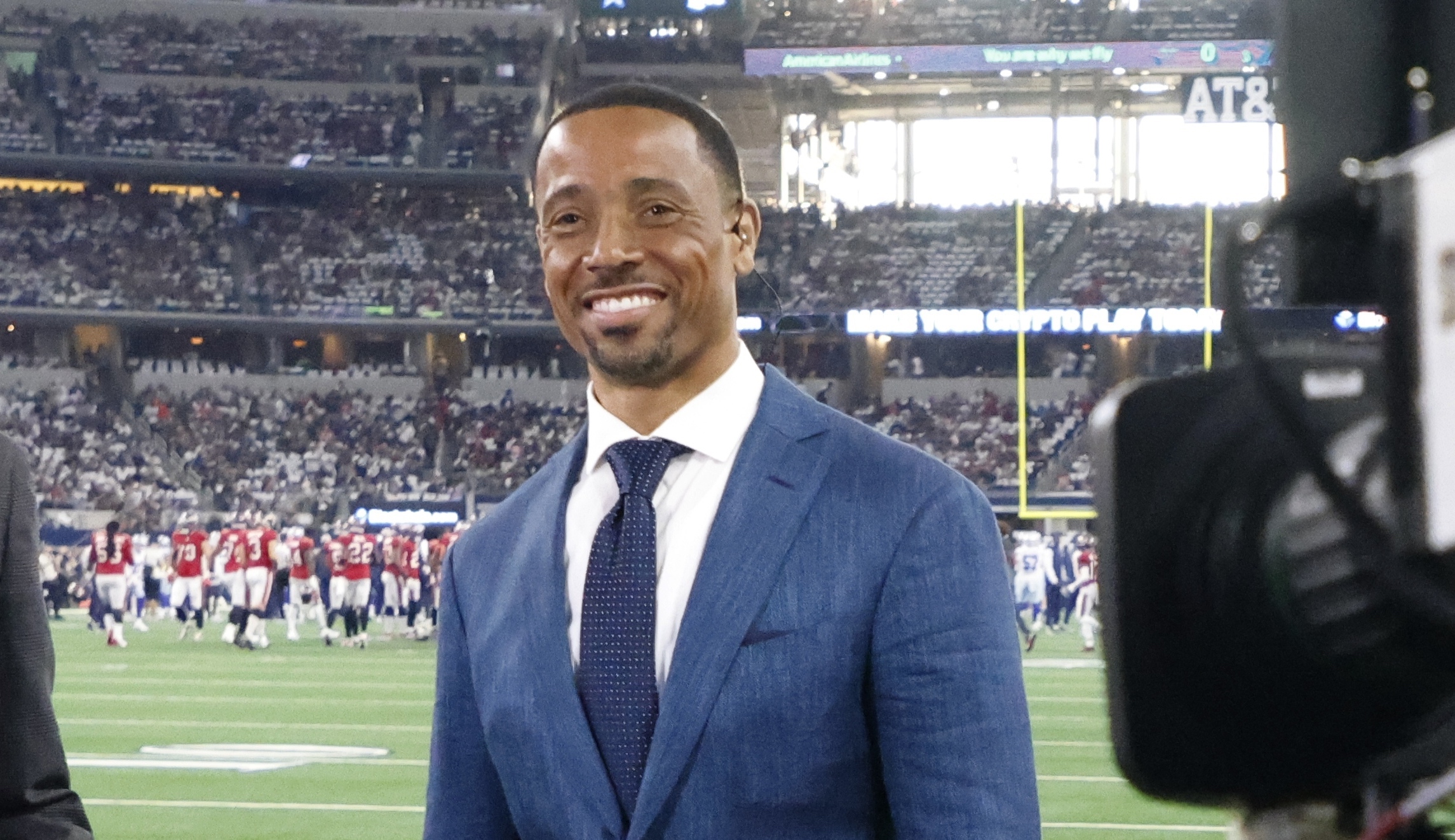 WATCH: Former NFL star begs athletes not to play through a concussion