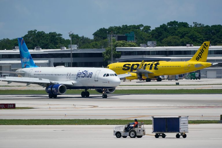 Justice Department files lawsuit to block JetBlue-Spirit Airlines merger