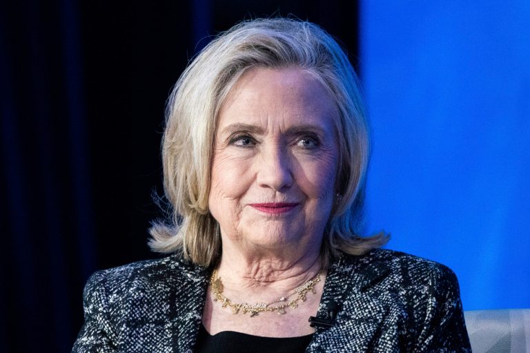 Hillary Clinton eyes possible 2024 run with open border jab, former strategist says