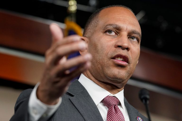 Hakeem Jeffries launches bid to replace Pelosi as top House Democrat