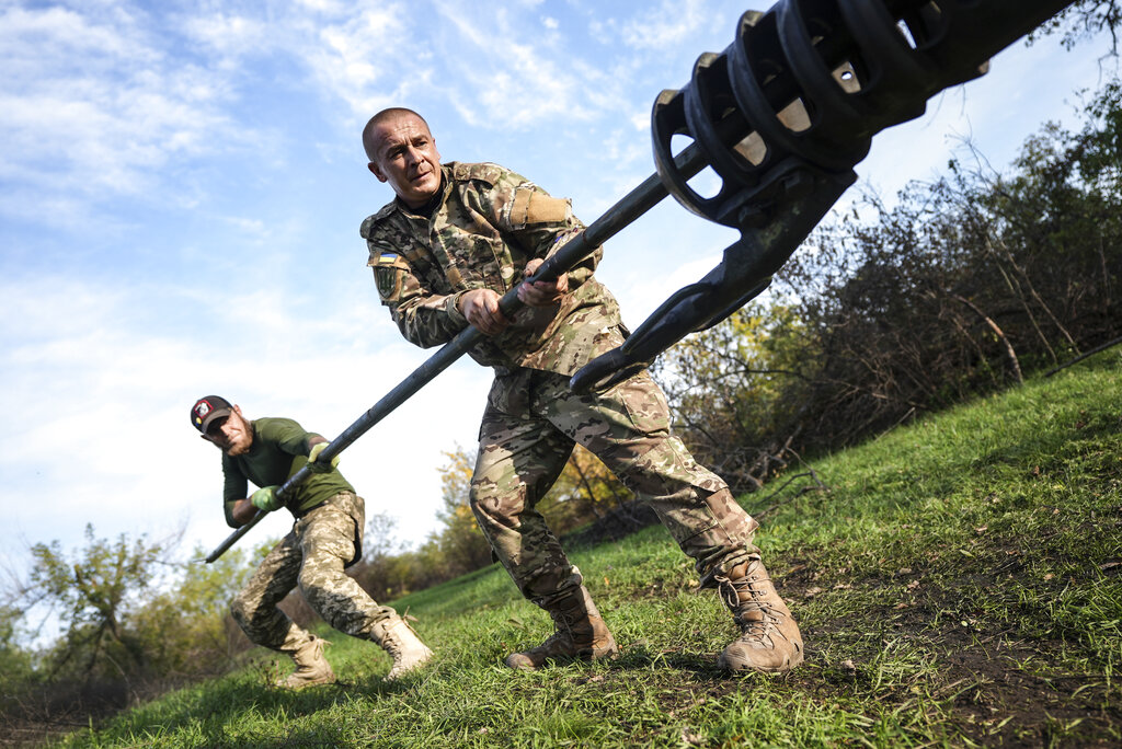 Ukraine presses on with counteroffensive; Russia uses drones