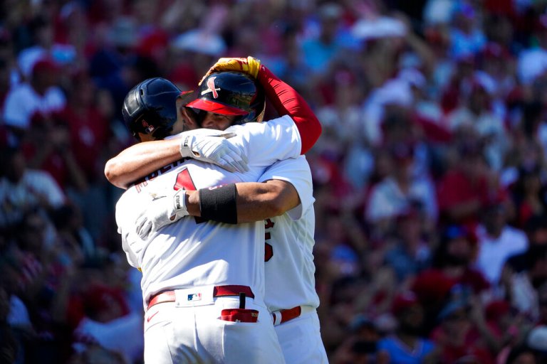 WATCH: Albert Pujols hits home run No. 702 in final home game of career