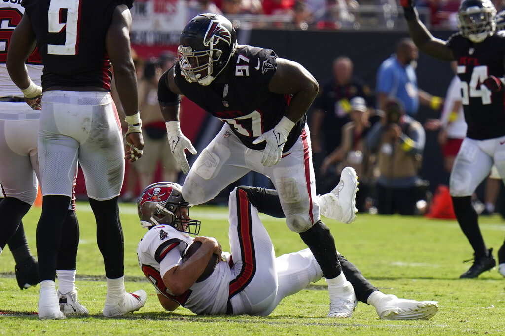 Tom Brady fined $11,000 for attempting to kick Falcons defensive lineman
