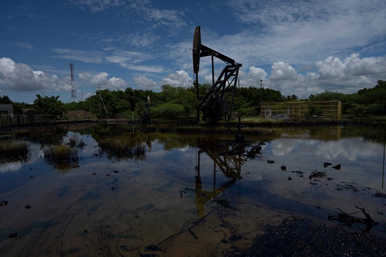US prepares to grant Chevron authorization to pump oil in Venezuela