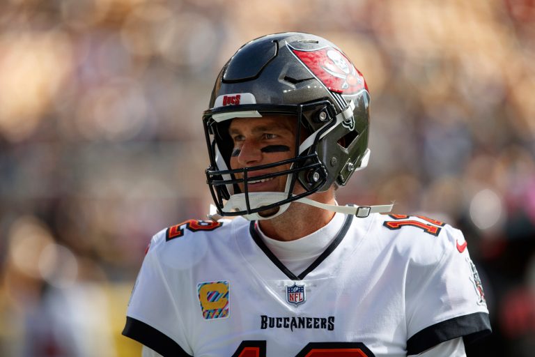 WATCH: Tom Brady goes on fiery rant while yelling at offensive line during game