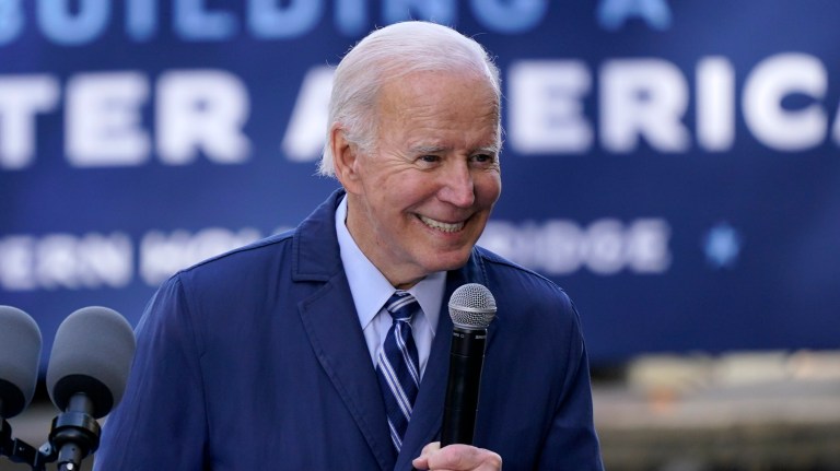 SEE IT: Biden awkwardly walks offstage after giving speech in Pittsburgh
