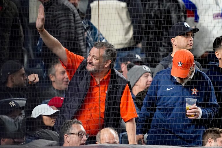 Ted Cruz flipped off during baseball game at Yankee Stadium