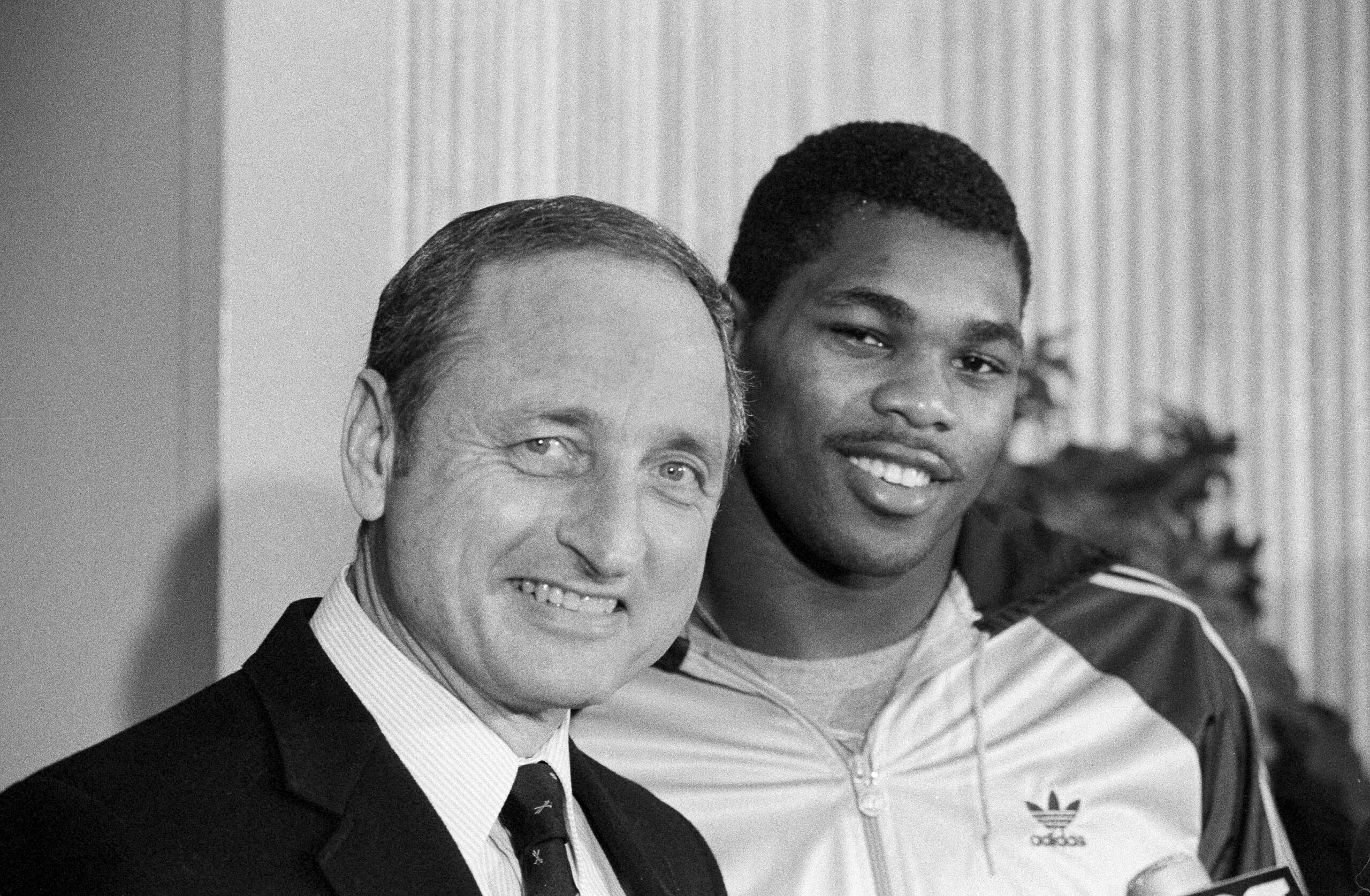 Vince Dooley dead: Georgia Bulldogs coach who won 1980 national championship dies aged 90