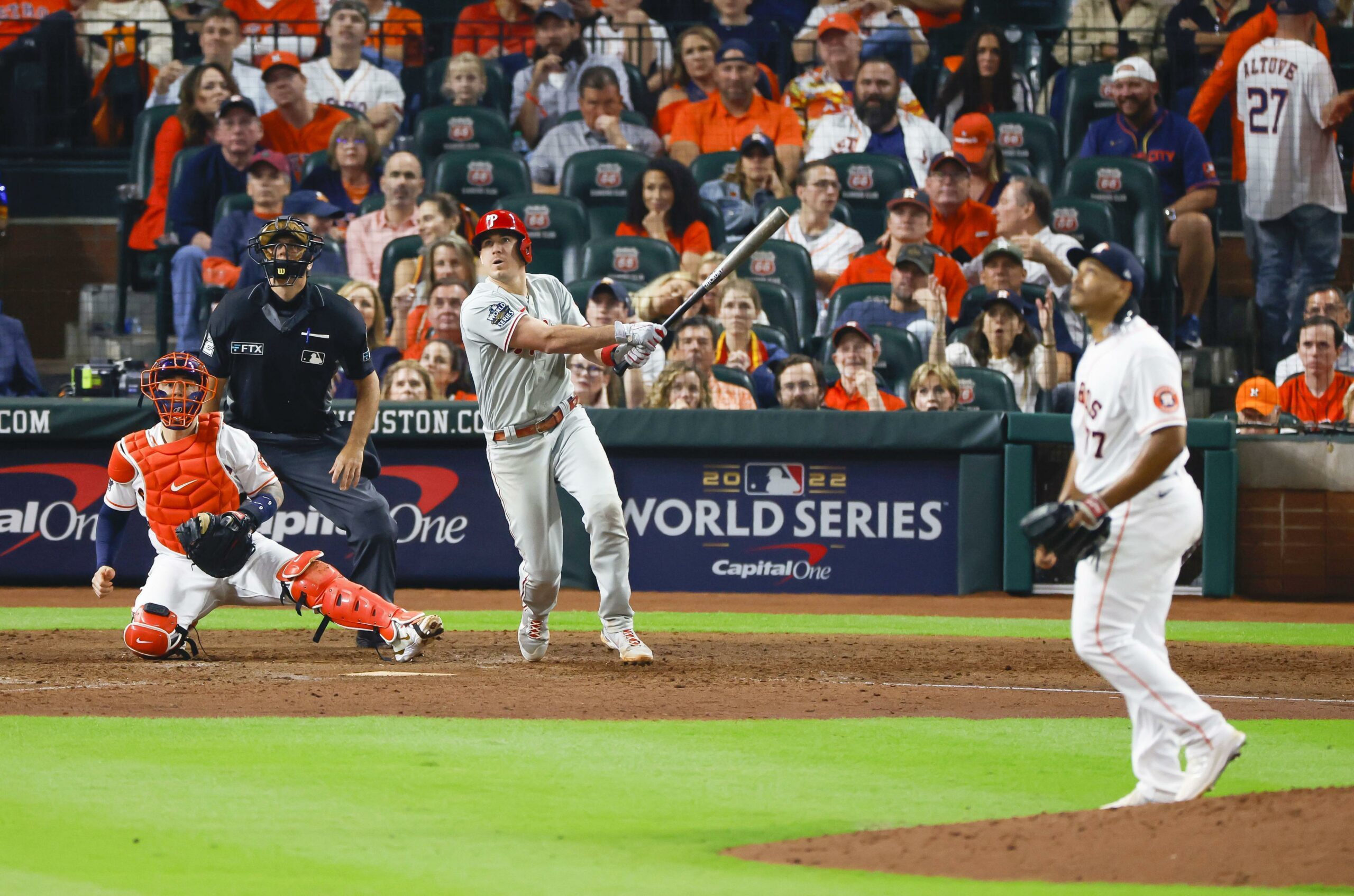 WATCH: Philadelphia Phillies star launches massive home run to win first game of World Series
