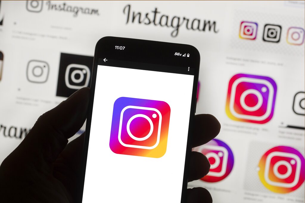 Instagram to bar strangers from sending DMs to teenagers in response to scrutiny of Big Tech
