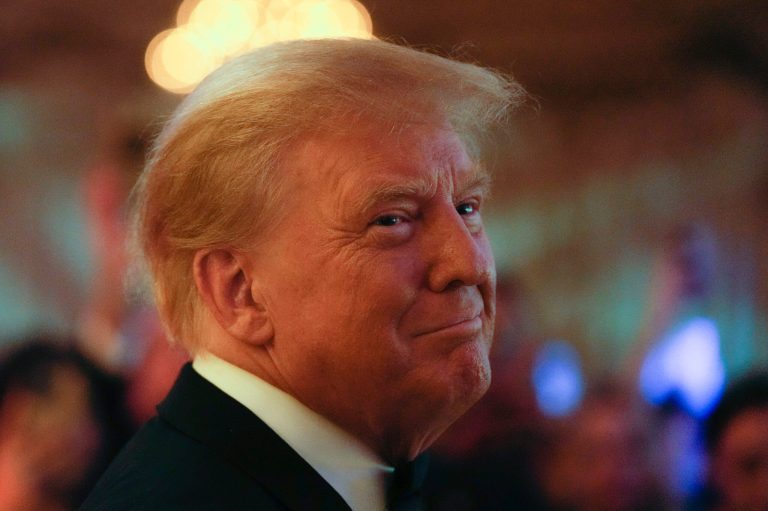 Trump pledges to bar government agencies from ‘colluding’ to stifle speech