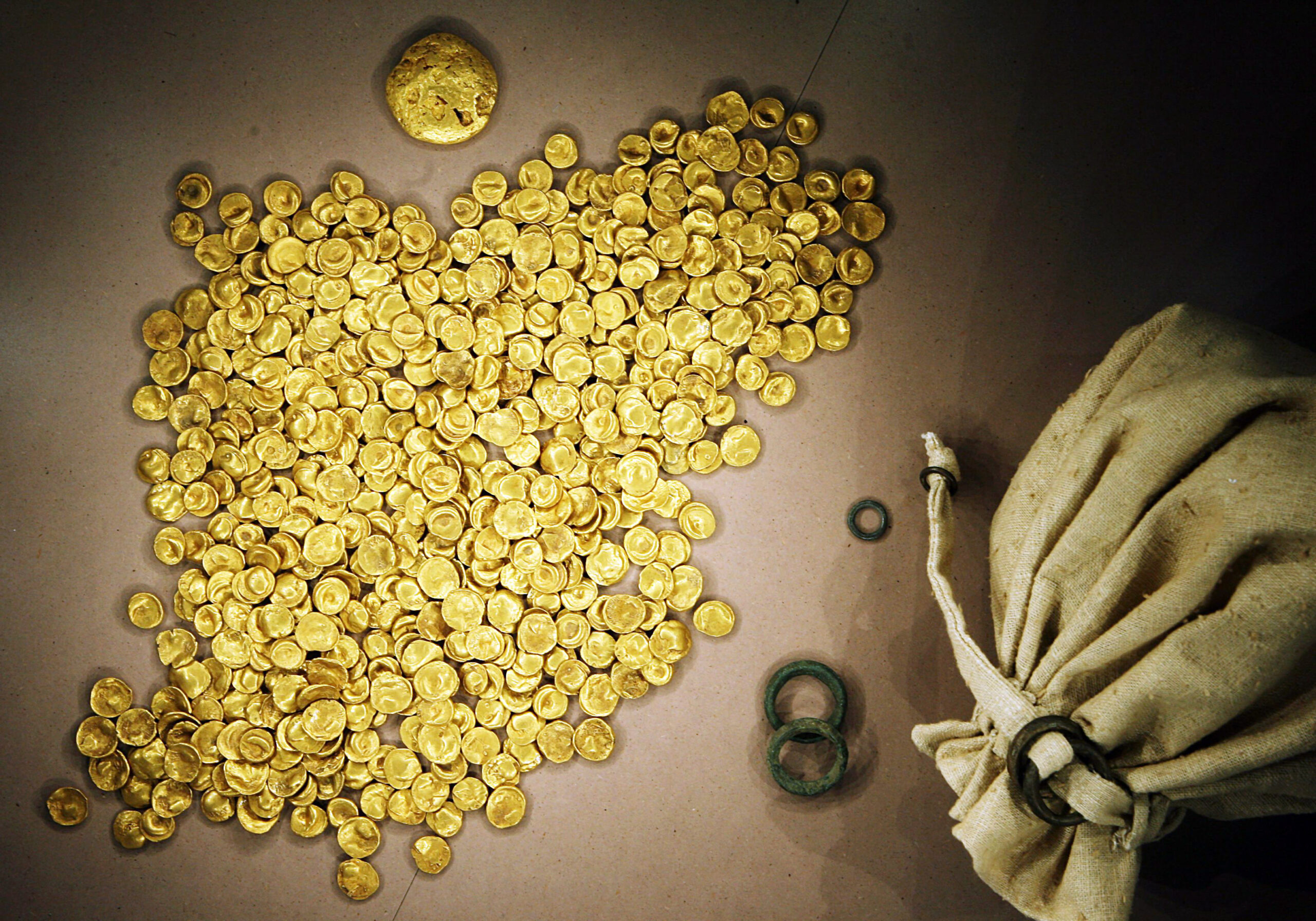 The Fast and the Thievish: Criminals steal gold coins from museum in only nine minutes