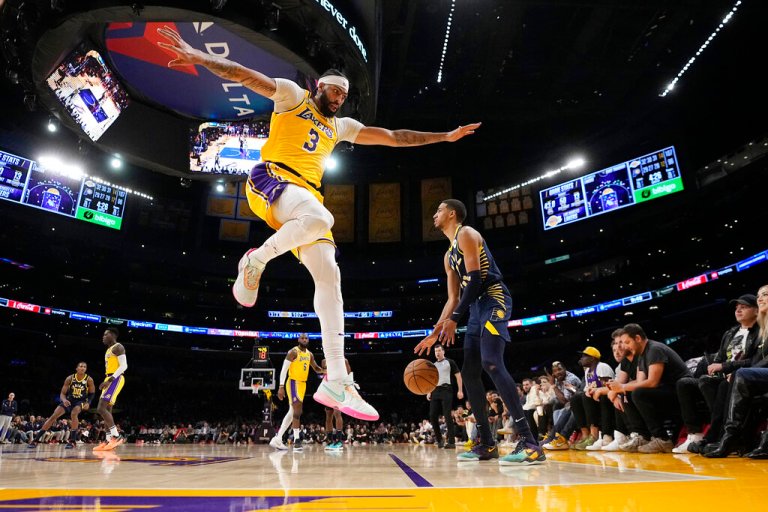 WATCH: Veteran Marine and Lakers fan chugs beer out of prosthetic leg