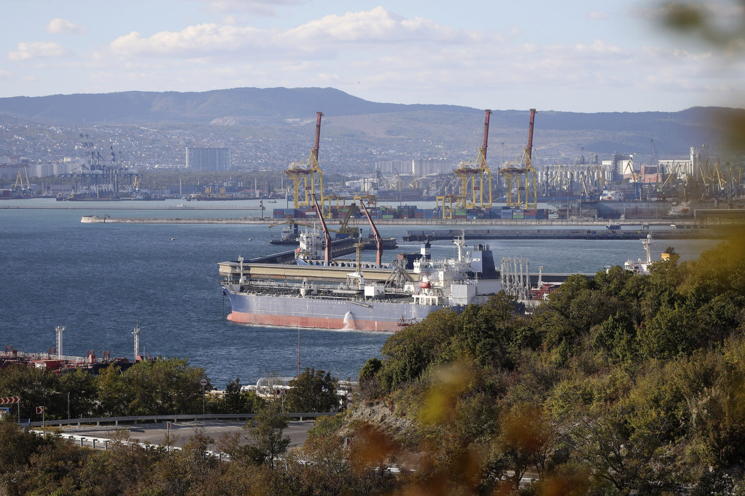 Western sanctions push Russian oil and energy revenue to lowest point since 2020