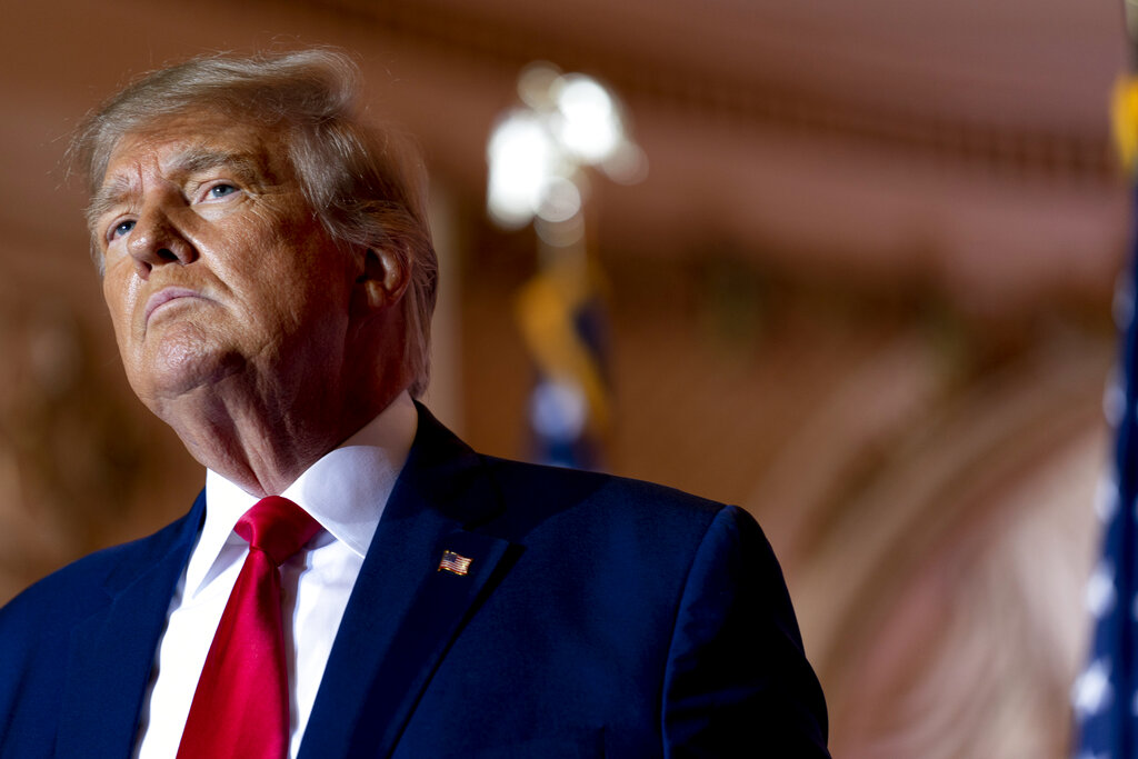 Trump touts trading cards as ‘disarray, confusion’ loom over campaign