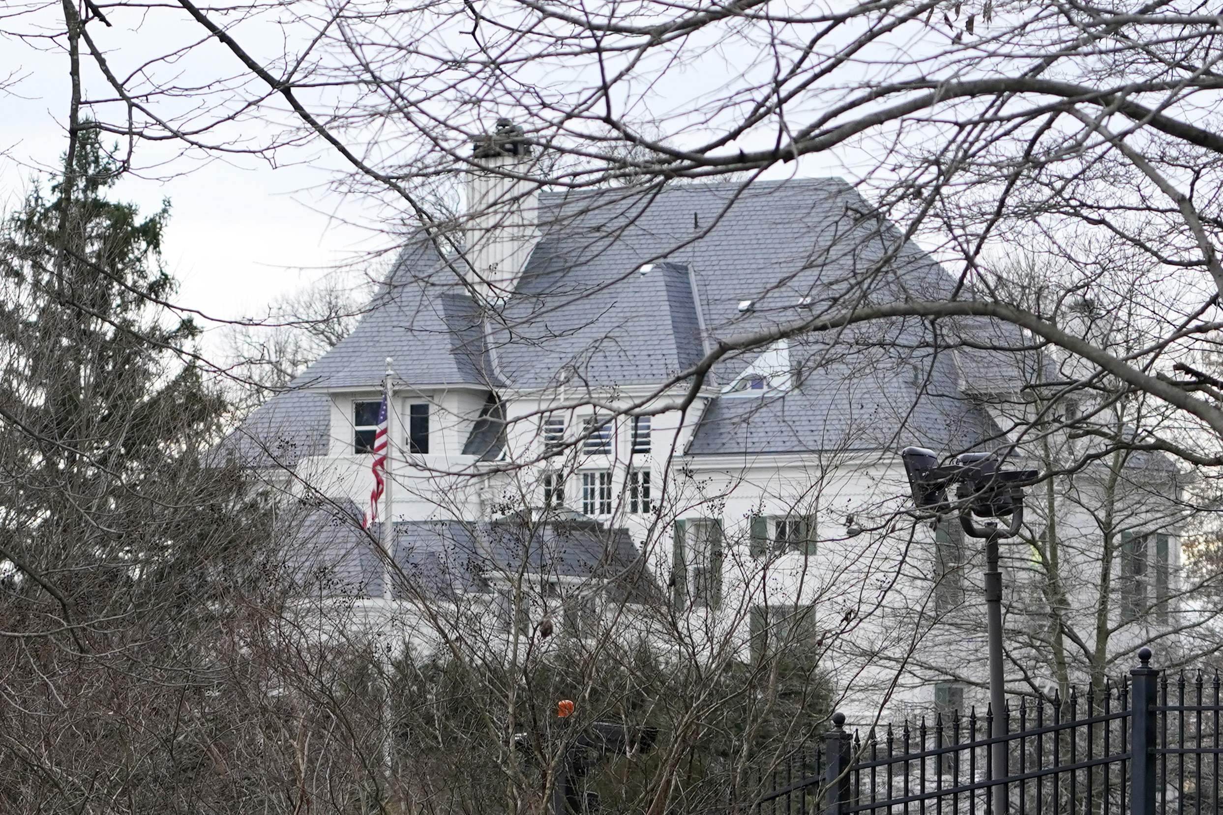 White House says Abbott ‘abandoned children’ in latest immigrant drop off