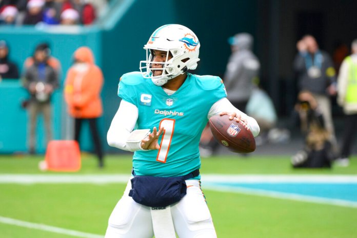 Miami Dolphins quarterback Tua Tagovailoa (1) throws the ball against the Green Bay Packers, Sunday, Dec. 25, 2022, in Miami Gardens, Fla.