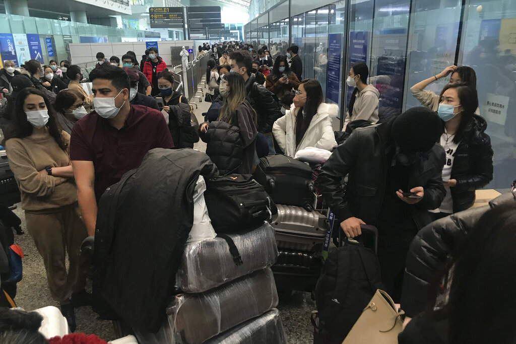 US to consider new measures for travelers from China amid mainland COVID-19 surge