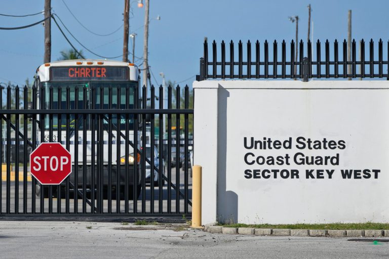 US stops hundreds of Cuban and Haitian immigrants from entering