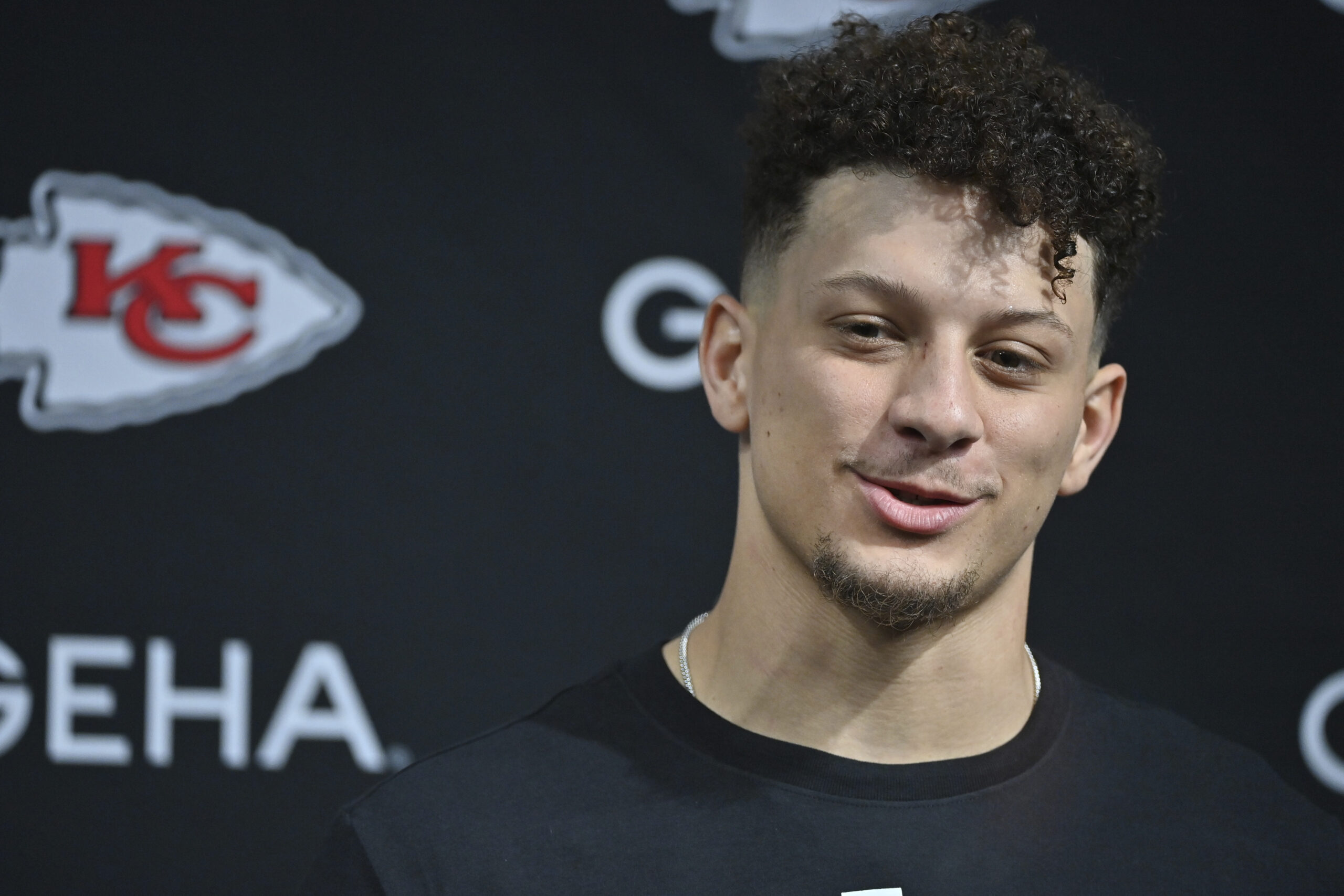 Chiefs QB Patrick Mahomes becomes co-owner of NWSL team, adding to pro sports portfolio