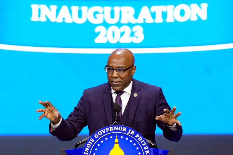 Illinois federal appeals judge reverses lower court’s halt on weapons ban