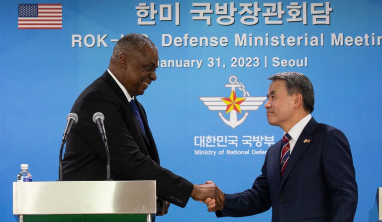 US, South Korean defense ministers pledge military training amid threat from North Korea