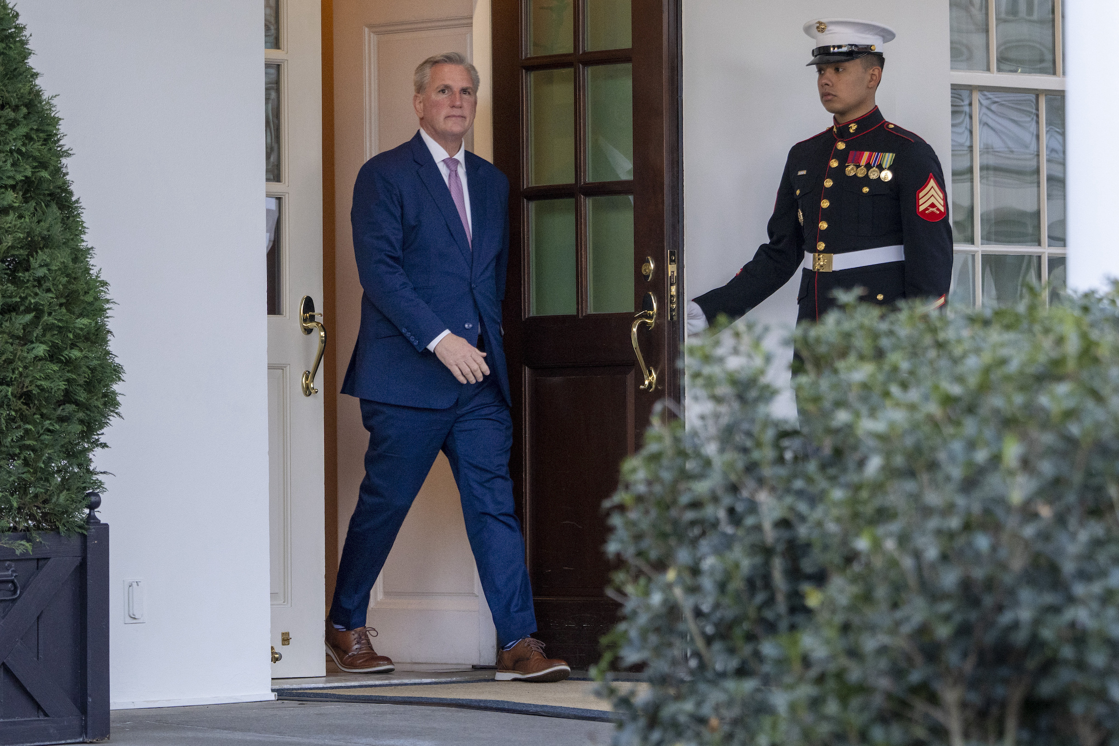 White House stresses hiking debt limit in bipartisan way after McCarthy meeting