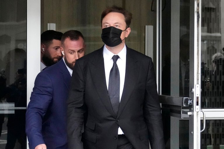 Elon Musk leaves a federal courthouse in San Francisco, Friday, Feb. 3, 2023. 