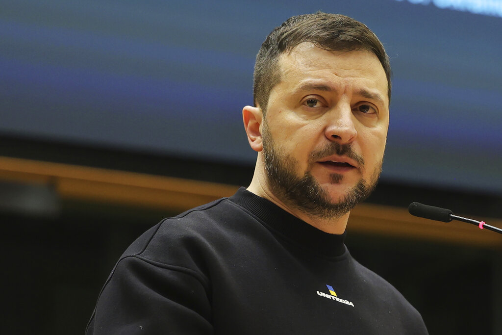Ukraine’s Zelenskyy makes surprise visit to Paris for talks with French President Macron