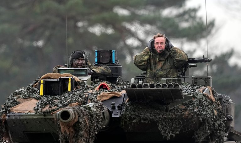 German Leopard 2 tanks and first British tanks arrive in Ukraine