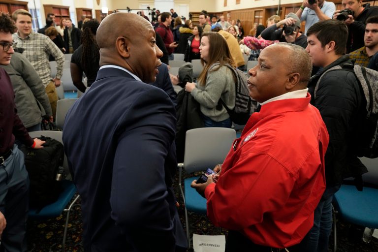 Iowa Republicans ‘shop around’ for 2024 alternative to Trump