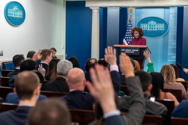 White House boots conservative outlet from press room